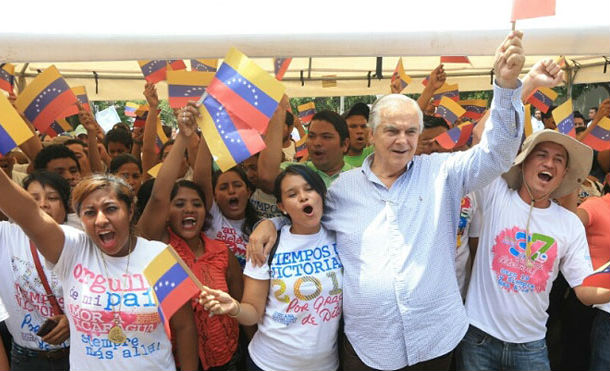 Compañera Rosario saluda al embajador de Venezuela por el triunfo electoral de la Asamblea Constituyente