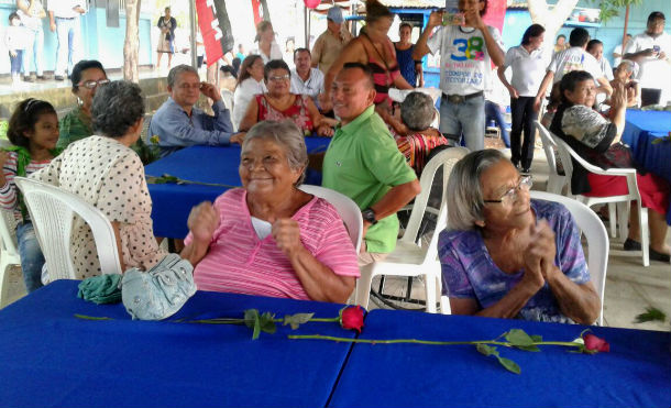 Madres de Héroes y Mártires del distrito VI, celebran el Día de la Alegría