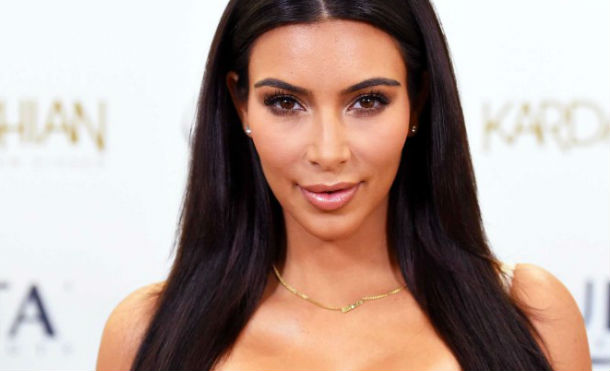 Kim Kardashian alborota Instagram con vestido transparente