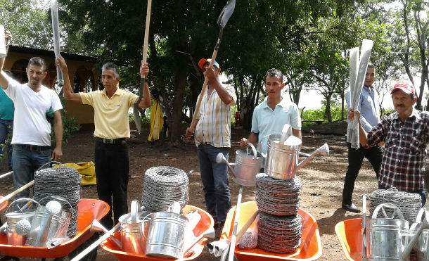 MEFCCA entrega herramientas de trabajo a productores de Tipitapa