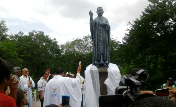 Somoto: Develan monumento en honor a Monseñor del Carmen Suazo