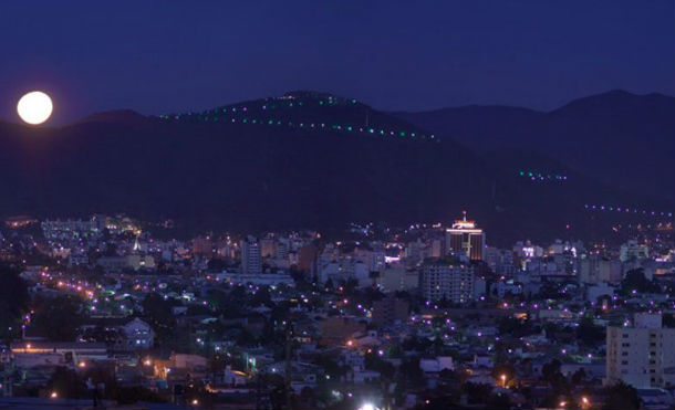 Un extraño sonido del cielo aterroriza a los neuquinos por las noches