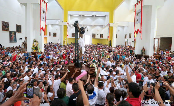 Solemne subida de la Sagrada Imagen de la Sangre de Cristo en la Catedral de Managua