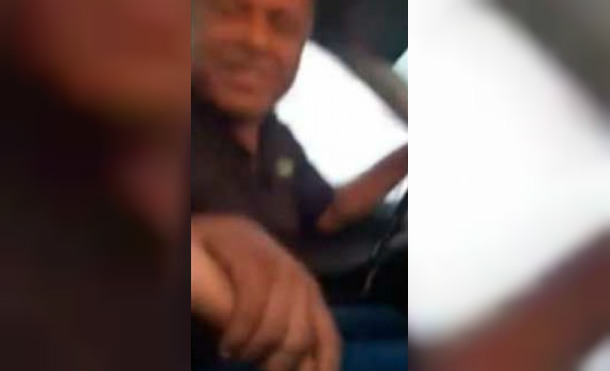 (+Vídeo) Taxista mexicano ofrece tener $3x0 a pasajera por 28 dólares