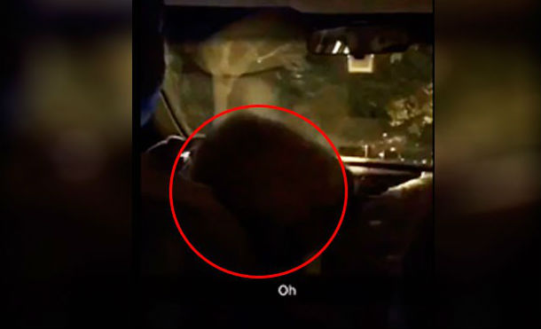 (+Vídeo) Cliente de Uber graba a mujer haciendo $3x0 oral a conductor en pleno viaje