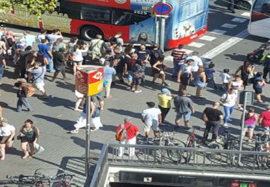 Una furgoneta atropella a decenas de personas en Barcelona