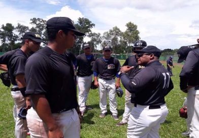 Los Dantos y Mpv Rivera tras las serie final de la Copa Weston en La Liga de Béisbol