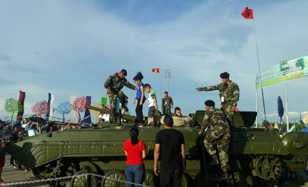 Familias nicaragüenses visitan la Exposición Estática del Ejército de Nicaragua