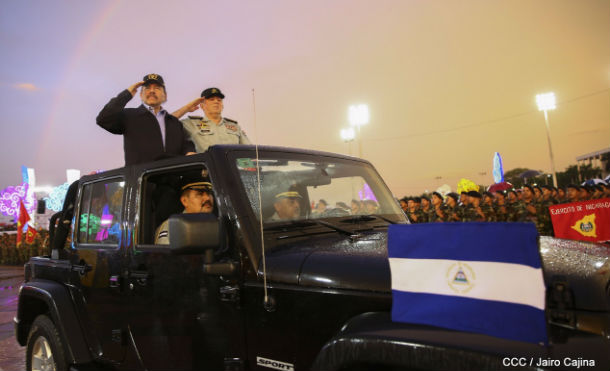 Comandante Daniel encabeza desfile militar del Ejército de Nicaragua