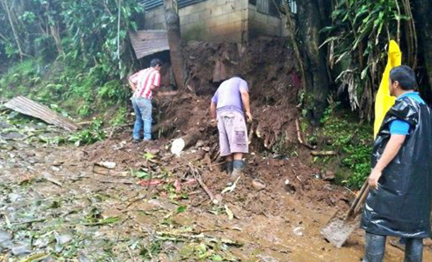 Dos muertos y 39 evacuados tras fuertes lluvias en El Salvador