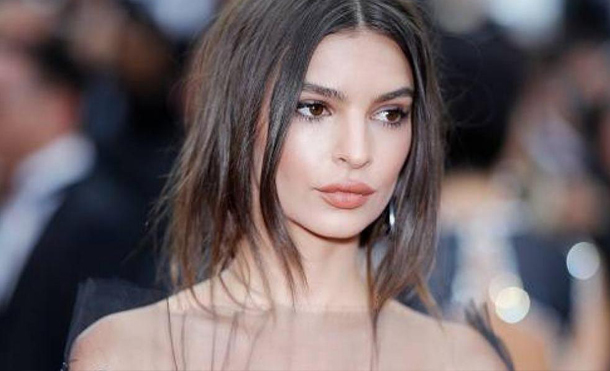 Emily Ratajkowski y sus fotos en bikini blanco que te dejarán sin aliento