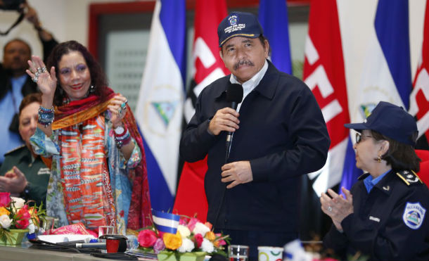 Comandante Daniel y Compañera Rosario reciben Antorcha de la Paz esta tarde