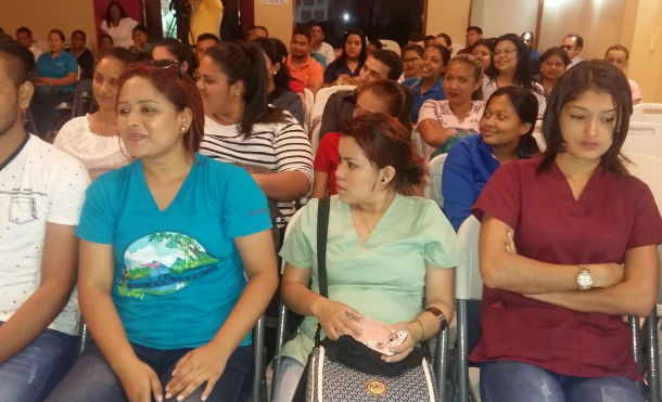 Contingente de médicos, enfermeras y técnicos del MINSA celebran a la patria