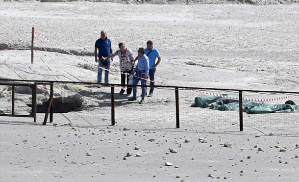 Tres miembros de una familia mueren en Italia tras caer al interior de un cráter volcánico