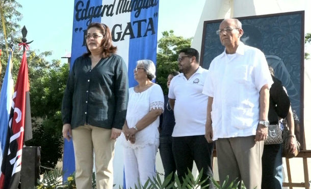 León: CUUN rinde homenaje a Edgar "La Gata" Munguía en Mausoleo de Héroes y Mártires