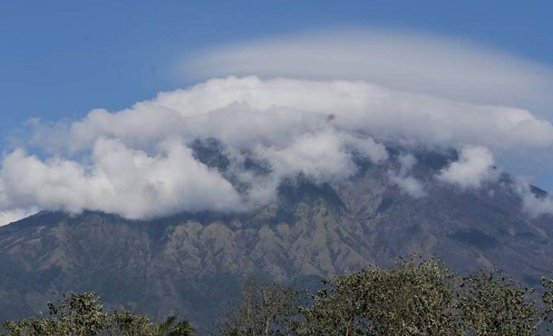 Ya son 122.000 los desplazados por la inminente erupción del volcán Agung, en Bali