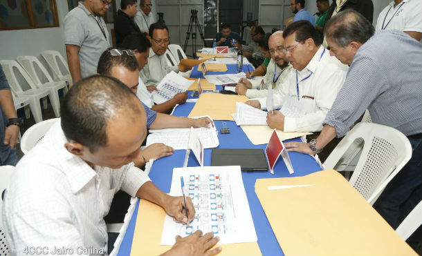 Foto CCC Jairo Cajina / Representantes de los 17 partidos políticos firmaron la boleta electoral