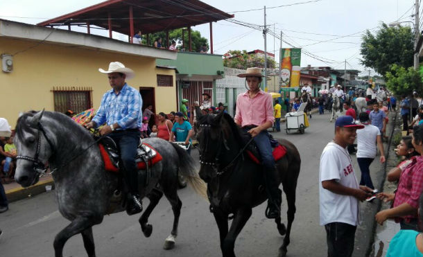 Familias de Masaya disfrutan de alegres hípicas