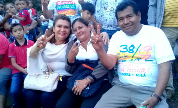 Nindirí: Familias de la comunidad Cofradía comparten con los Candidatos del FSLN