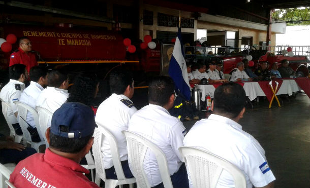 Graduación de nuevos bomberos voluntarios de Managua