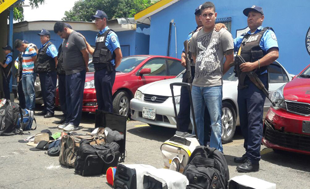 Policía Nacional atrapa a banda de delincuentes que chapeaban vehículos en las gasolineras