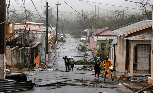 Decretan toque de queda en Puerto Rico tras paso de huracán María