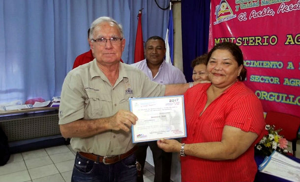 Chinandega: entregan reconocimientos Orgullo de mi País a productores de El Viejo y Puerto Morazán