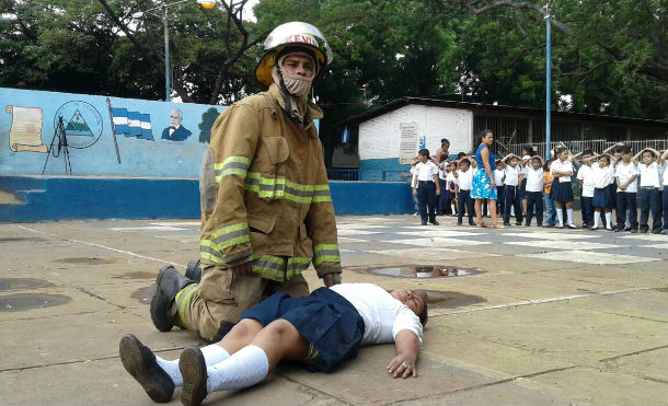 Estudiantes del Colegio Salvador Mendieta mejor preparados ante multiamenazas