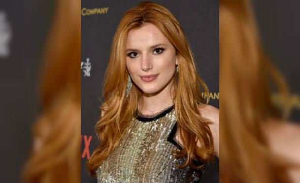 Bella Thorne enciende las redes con sexys fotografías como Dios la trajo al mundo