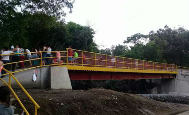 Gobierno local del FSLN en Nindirí inauguró puente peatonal en Veracruz