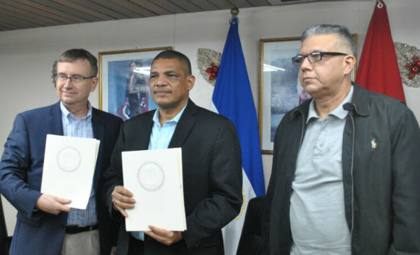 Nicaragua firma convenios de crédito con el BID para agua potable y salud