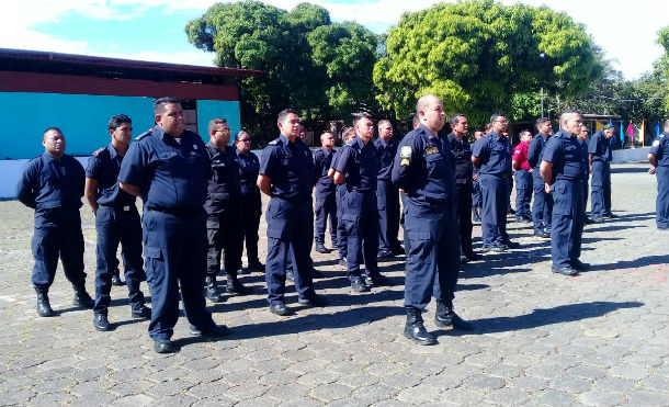 Bomberos Unificados fortalecen sus capacidades en extinción de incendios