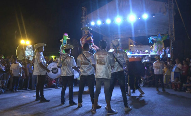 Folklore y poesía, resaltan en tradicional concurso de 'Gigantonas' en León