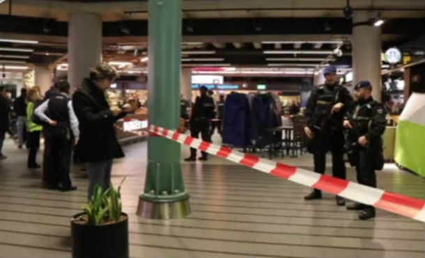 La policía dispara a un hombre armado con un cuchillo en el aeropuerto de Schiphol, en Amsterdam