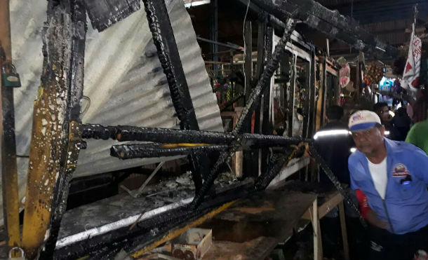 Bomberos y Policía investigan causas de incendio en el mercado Roberto Huembes