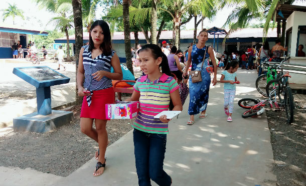 Niños y niñas de El Rama reciben juguetes en esta navidad 