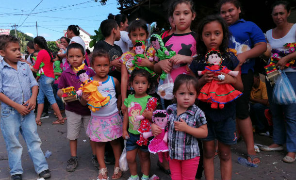 Iglesia "Ciudad de Dios" entrega 5,000 juguetes a niños chinandeganos