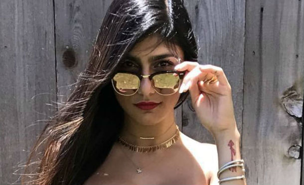 Mia Khalifa no se desliga del cine y lo muestra así