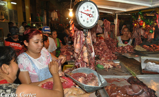 Buscan ingredientes para la cena navideña