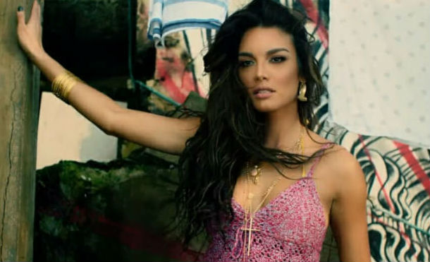 Zuleyka Rivera destapó sus atributos en un sexy bikini