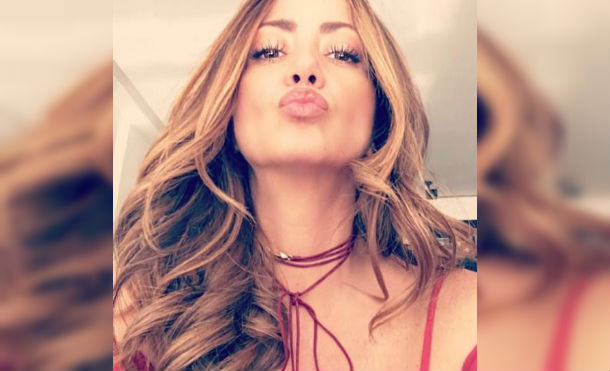 Andrea Legarreta presume de las piernas mas bellas de México en una sensuales fotos