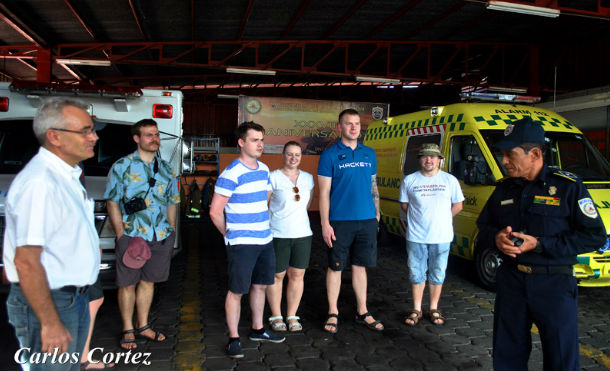 Jóvenes de 3F Dinamarca visitan estación de bomberos