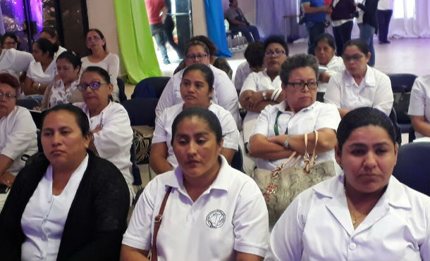 Enfermeros y enfermeras de Managua participan en simposio sobre calidad y atención a pacientes