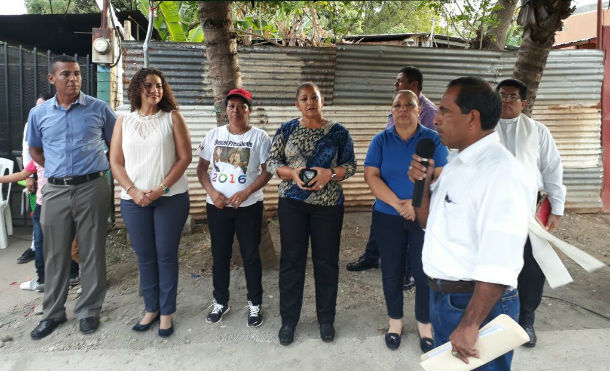 Gobierno mejora calles en la comarca Santo Domingo