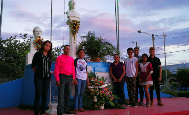 Chinandega: Juventud Sandinista rinde homenaje a Rubén Darío y Leonel Rugama