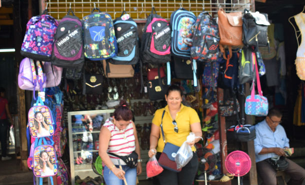 Comerciantes de Granada con buenas expectativas en temporada escolar