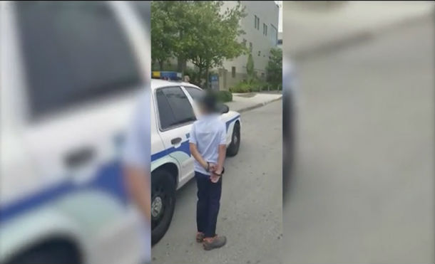 Caso de niño esposado por Policía en escuela de Miami genera repudio y condena