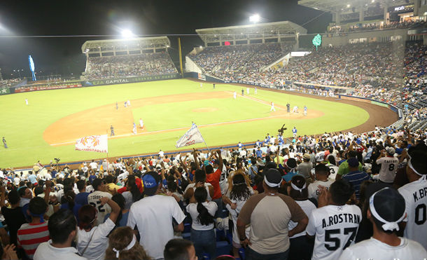 Estadio Dennis Martínez vibra con fanaticada beisbolera en la semifinal de la LBPN