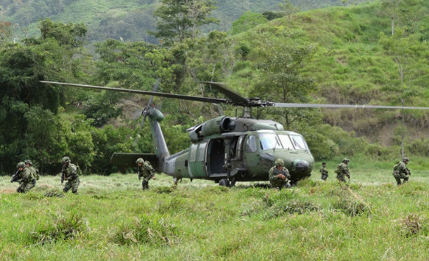 Accidente de un helicóptero militar deja 10 muertos en Colombia