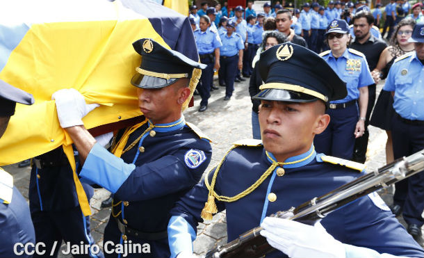 Policía Nacional rinde homenaje y da el último adiós al Comisionado Mayor Tomás Boanerges Velásquez Corrales